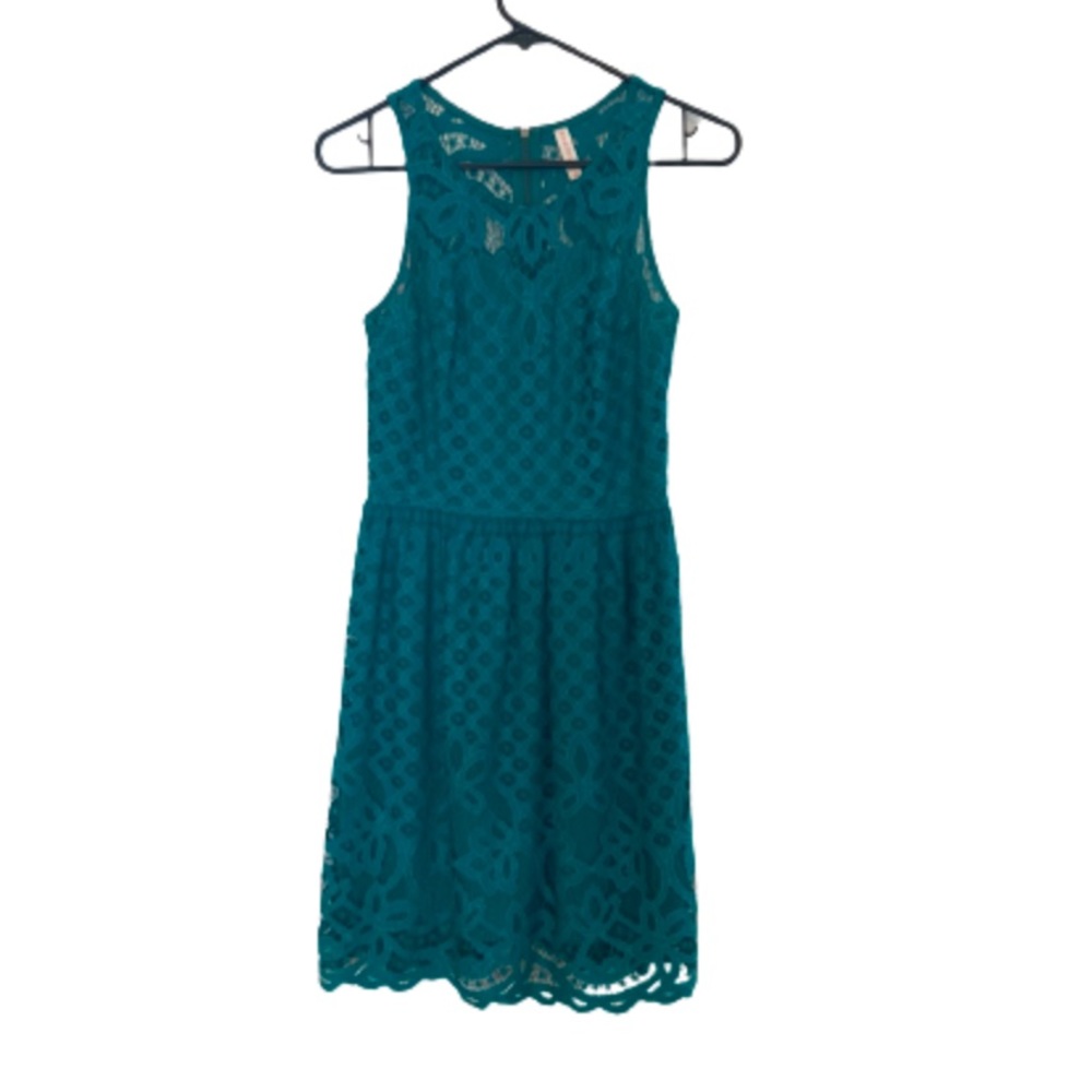 XHILARATION Sleeveless lace dress with zippered back green SMALL